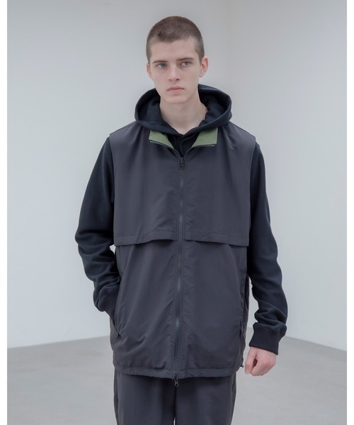 uniform experiment（ユニフォームエクスペリメント）の「SUPPLEX REVERSIBLE STAND COLLAR VEST（ベスト・メンズ・ネイビー/ブラック・2/1/3/4）」の3枚目の写真