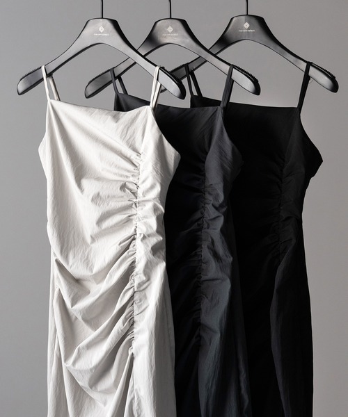 me+em select（ミームセレクト）の「※※【 ３size ／ ３color 】深スリットタックギャザータイトキャミワンピース（ワンピース・レディース・チャコール/ブラック/ライトグレー・LARGE/MEDIUM/SMALL）」の4枚目の写真