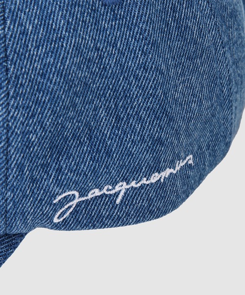 JACQUEMUS(ジャックムス)の「LA CASQUETTE JACQUEMUS(キャップ・レディース・ブルー・58)」の3枚目の写真