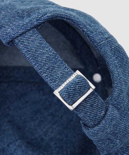 JACQUEMUS(ジャックムス)の「LA CASQUETTE JACQUEMUS(キャップ・レディース・ブルー・58)」の4枚目の写真