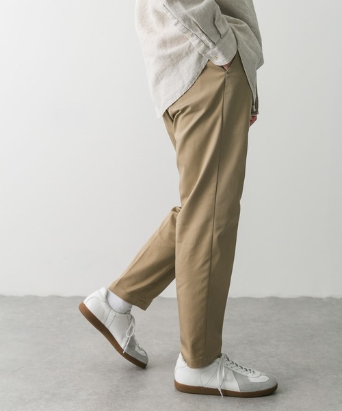 URBAN RESEARCH DOORS（アーバンリサーチドアーズ）の「チノテーパードトラウザー（チノパンツ・メンズ・ベージュ/グリーン系その他/ブラック・SMALL/MEDIUM/LARGE）」の19枚目の写真