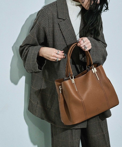 D.KELLY（ディーケリー）の「D.KELLY パンチングデザイントートバッグ 2WAYトートバッグ レディース バッグ（トートバッグ・レディース・グレー/ガンメタ/ブラック/ライトブルー/カーキ/キャメル/ベージュ系その他/レッド/ピンク/ダークブルー/マスタード・ONE SIZE）」の8枚目の写真