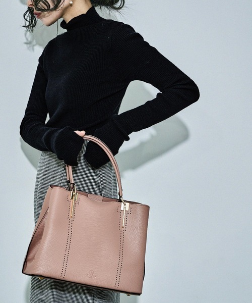 D.KELLY（ディーケリー）の「D.KELLY パンチングデザイントートバッグ 2WAYトートバッグ レディース バッグ（トートバッグ・レディース・グレー/ガンメタ/ブラック/ライトブルー/カーキ/キャメル/ベージュ系その他/レッド/ピンク/ダークブルー/マスタード・ONE SIZE）」の9枚目の写真