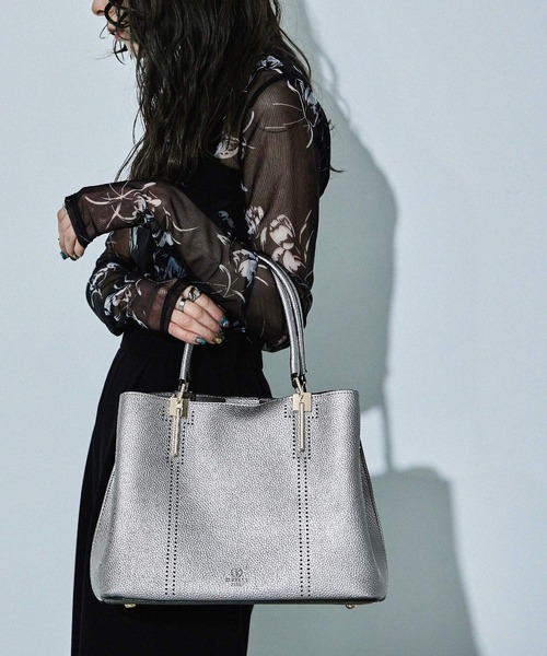 D.KELLY（ディーケリー）の「D.KELLY パンチングデザイントートバッグ 2WAYトートバッグ レディース バッグ（トートバッグ・レディース・グレー/ガンメタ/ブラック/ライトブルー/カーキ/キャメル/ベージュ系その他/レッド/ピンク/ダークブルー/マスタード・ONE SIZE）」の11枚目の写真