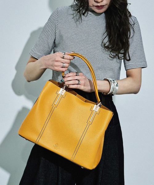 D.KELLY（ディーケリー）の「D.KELLY パンチングデザイントートバッグ 2WAYトートバッグ レディース バッグ（トートバッグ・レディース・グレー/ガンメタ/ブラック/ライトブルー/カーキ/キャメル/ベージュ系その他/レッド/ピンク/ダークブルー/マスタード・ONE SIZE）」の7枚目の写真