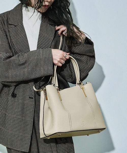 D.KELLY（ディーケリー）の「D.KELLY パンチングデザイントートバッグ 2WAYトートバッグ レディース バッグ（トートバッグ・レディース・グレー/ガンメタ/ブラック/ライトブルー/カーキ/キャメル/ベージュ系その他/レッド/ピンク/ダークブルー/マスタード・ONE SIZE）」の14枚目の写真