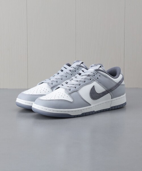 NIKE（ナイキ）の「＜NIKE＞ DUNK LOW RETRO SE/シューズ（スニーカー・メンズ・ライトグレー・26.5cm/27cm/27.5cm/26cm/28.5cm/28cm）」の2枚目の写真