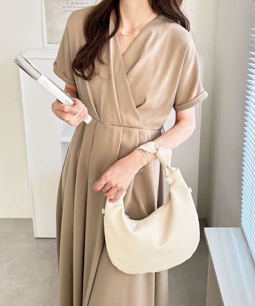 GeeRA(ジーラ)の「ウエストリボンカシュクールフレアワンピース(ワンピース・レディース・ブルー/ベージュ/ブラック・LARGE/MEDIUM)」の9枚目の写真
