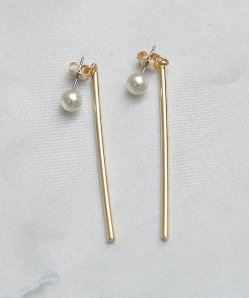 Peony(ピオニー)の「【Peony/ピオニー】/ポイントパール ロングピアス(ピアス(両耳用)・レディース・ゴールド/シルバー・FREE)」の2枚目の写真