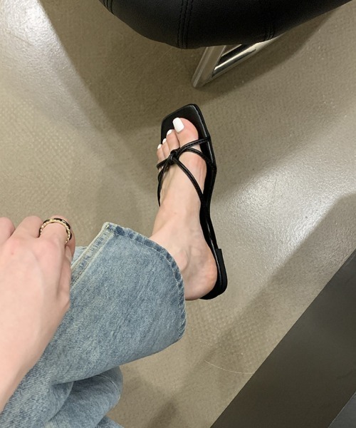 mebole(メボレ)の「ナローストラップサンダル(サンダル・レディース・ブラック/シルバー/ゴールド・LARGE/MEDIUM/SMALL)」の7枚目の写真