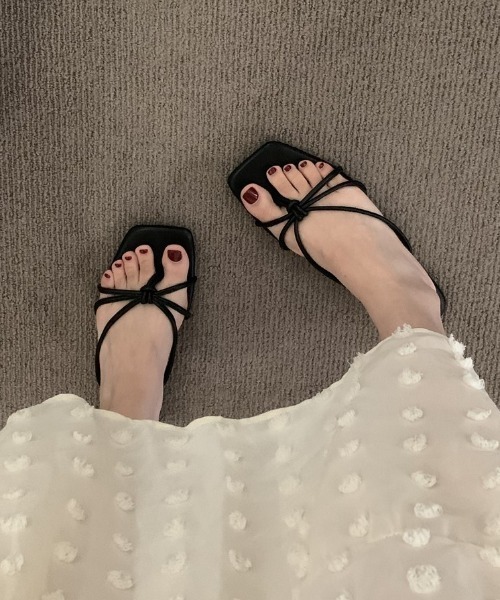 mebole(メボレ)の「ナローストラップサンダル(サンダル・レディース・ブラック/シルバー/ゴールド・LARGE/MEDIUM/SMALL)」の8枚目の写真