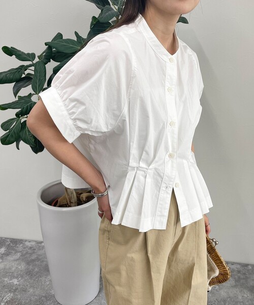 fredy emue（フレディエミュ）の「クロップドハーフスリーブブラウス（シャツ/ブラウス・レディース・ネイビー/オフホワイト/カーキ/ブルー系その他・38）」の2枚目の写真