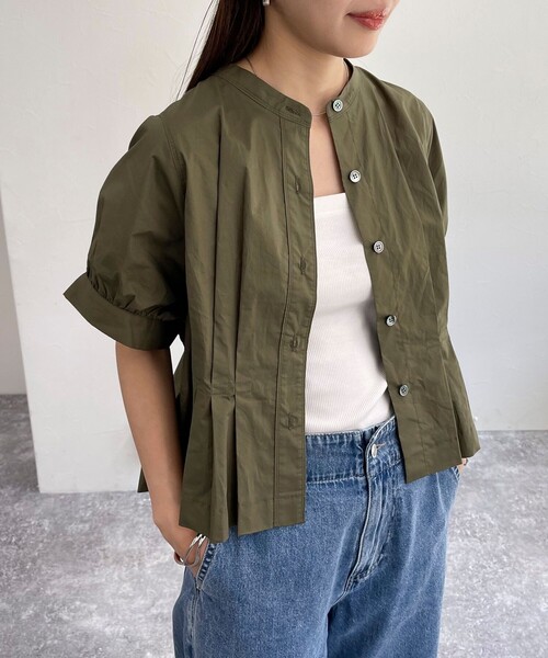 fredy emue（フレディエミュ）の「クロップドハーフスリーブブラウス（シャツ/ブラウス・レディース・ネイビー/オフホワイト/カーキ/ブルー系その他・38）」の3枚目の写真