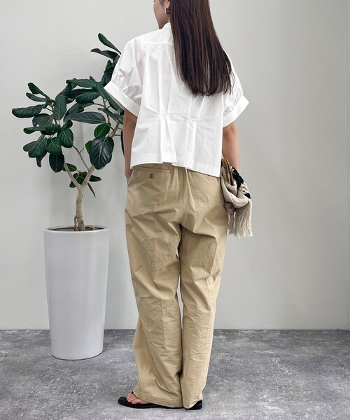 fredy emue（フレディエミュ）の「クロップドハーフスリーブブラウス（シャツ/ブラウス・レディース・ネイビー/オフホワイト/カーキ/ブルー系その他・38）」の9枚目の写真