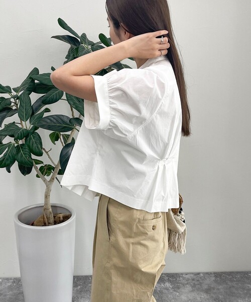 fredy emue（フレディエミュ）の「クロップドハーフスリーブブラウス（シャツ/ブラウス・レディース・ネイビー/オフホワイト/カーキ/ブルー系その他・38）」の12枚目の写真