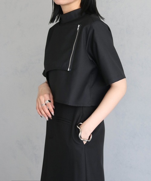 &g'aime（アンジェム）の「【&g’aime】ハイネック半袖ジップブラウス（シャツ/ブラウス・レディース・ブラック/チャコールグレー・FREE）」の4枚目の写真