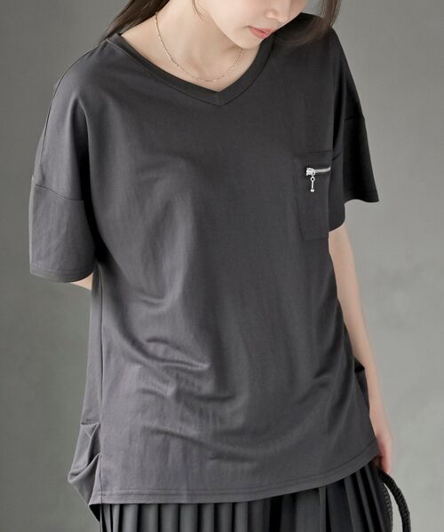 rps(アールピーエス)の「ZIPポケットVネックワイドT(Tシャツ/カットソー・レディース・チャコールグレー/カーキ/ブラック/ブルー・フリー)」の1枚目の写真