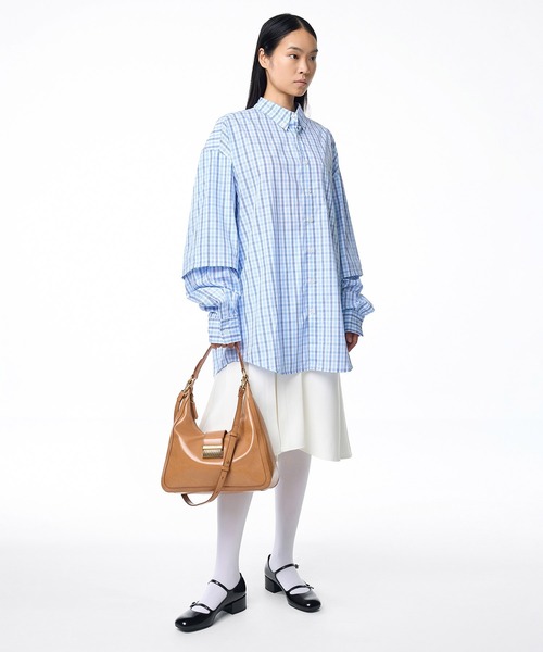 CHARLES & KEITH（チャールズ & キース）の「Charlot シャーロット ホーボーバッグ（ショルダーバッグ・レディース・ブラック/クリアブラウン/オートミール・L）」の2枚目の写真