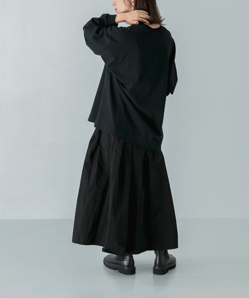 URBAN RESEARCH（アーバンリサーチ）の「メモリータフタボリュームスカート（スカート・レディース・チャコールグレー/ホワイト/ブラック・36/38）」の17枚目の写真