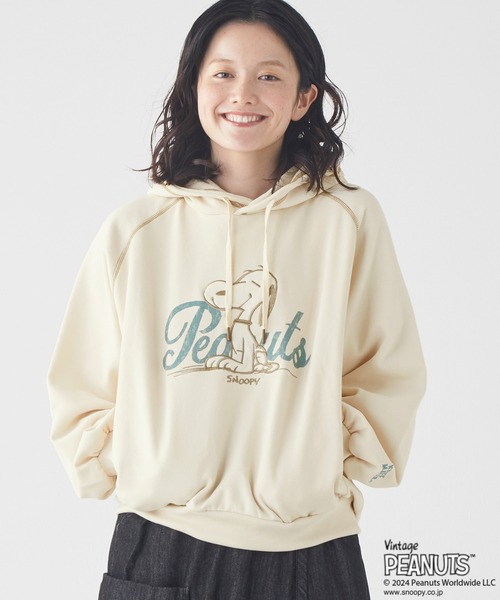 KRIFF MAYER Lady's Collection（クリフメイヤーレディースコレクション）の「裏起毛スヌーピーゆるパーカー（パーカー・レディース・カーキ/ナチュラル/カラフル/チャコール/オレンジ・MEDIUM/LARGE）」の8枚目の写真