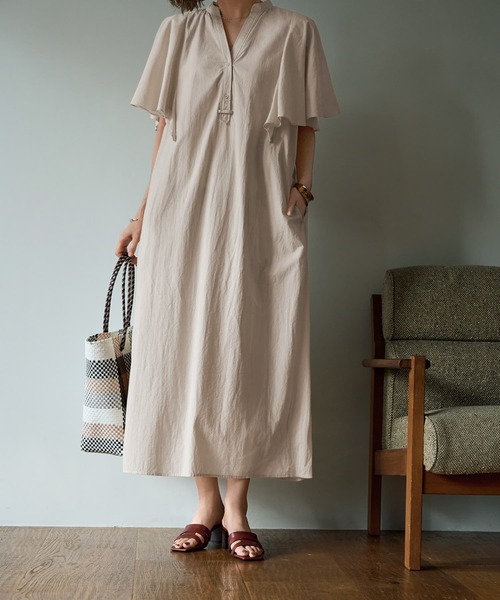 STYLE DELI(スタイルデリ)の「【LUXE】フレアスリーブAラインワンピース(ワンピース・レディース・ブラック/ライトベージュ・MEDIUM/SMALL)」の3枚目の写真