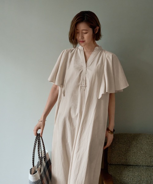 STYLE DELI(スタイルデリ)の「【LUXE】フレアスリーブAラインワンピース(ワンピース・レディース・ブラック/ライトベージュ・MEDIUM/SMALL)」の6枚目の写真
