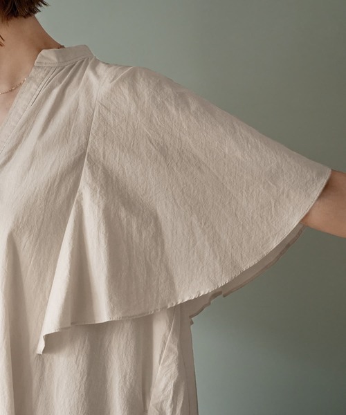 STYLE DELI(スタイルデリ)の「【LUXE】フレアスリーブAラインワンピース(ワンピース・レディース・ブラック/ライトベージュ・MEDIUM/SMALL)」の8枚目の写真