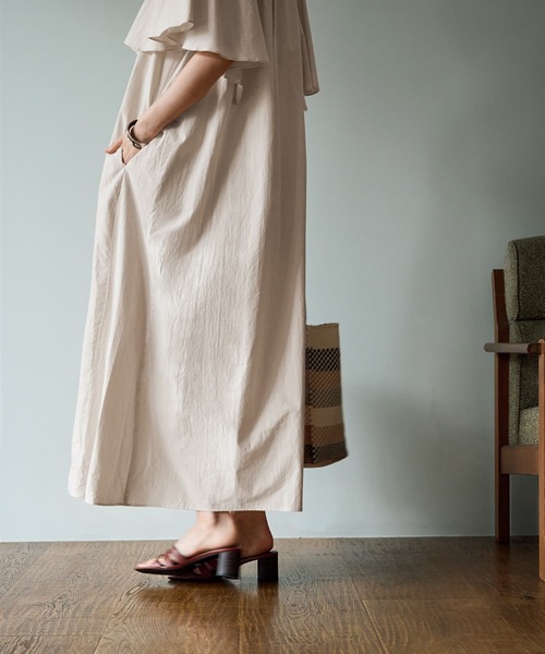 STYLE DELI(スタイルデリ)の「【LUXE】フレアスリーブAラインワンピース(ワンピース・レディース・ブラック/ライトベージュ・MEDIUM/SMALL)」の10枚目の写真