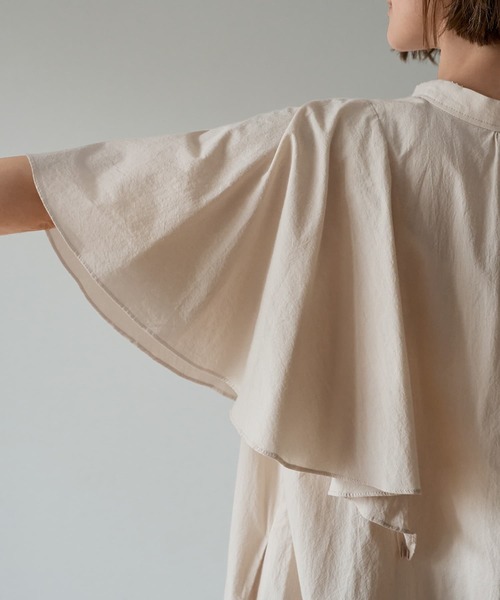 STYLE DELI(スタイルデリ)の「【LUXE】フレアスリーブAラインワンピース(ワンピース・レディース・ブラック/ライトベージュ・MEDIUM/SMALL)」の12枚目の写真
