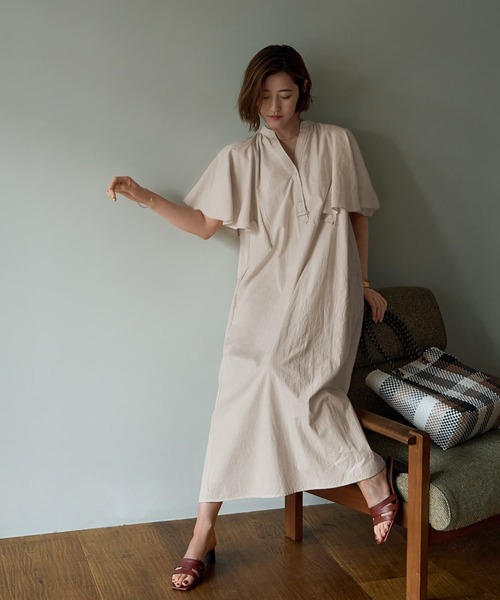 STYLE DELI(スタイルデリ)の「【LUXE】フレアスリーブAラインワンピース(ワンピース・レディース・ブラック/ライトベージュ・MEDIUM/SMALL)」の15枚目の写真