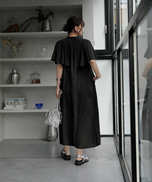 STYLE DELI(スタイルデリ)の「【LUXE】フレアスリーブAラインワンピース(ワンピース・レディース・ブラック/ライトベージュ・MEDIUM/SMALL)」の18枚目の写真