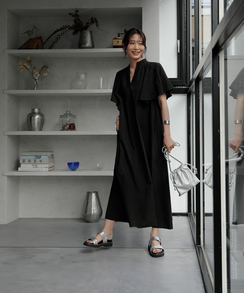 STYLE DELI(スタイルデリ)の「【LUXE】フレアスリーブAラインワンピース(ワンピース・レディース・ブラック/ライトベージュ・MEDIUM/SMALL)」の19枚目の写真