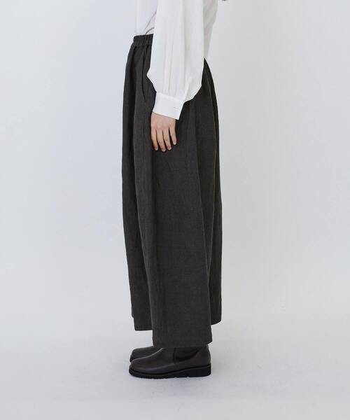 LOISIR（ロワズィール）の「バンブーリネンボトルシルエットパンツ