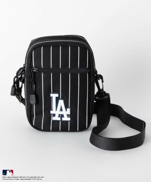 MLB(メジャーリーグベースボール)の「MLBミニショルダーバッグ(ショルダーバッグ・メンズ・ブラック系2/カモフラージュ/その他1/ブラック系1/ブラウン/ネイビー系1/ネイビー系2/その他2/ブラック系3・FREE)」の2枚目の写真