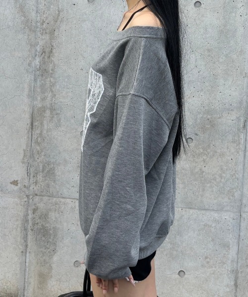 ロゴ 配色 スエード トレーナー ドロップショルダー ストリート Chikashitsu +（チカシツプラス）の「ストリートファッション