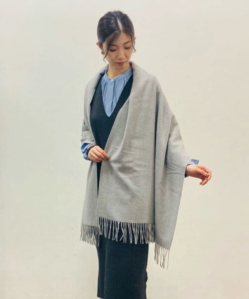 MONO COMME CA(モノコムサ)の「ソフトタッチストール(ストール/ショール・レディース・ブルー/オフホワイト/ベージュ/グレー・FREE)」の6枚目の写真
