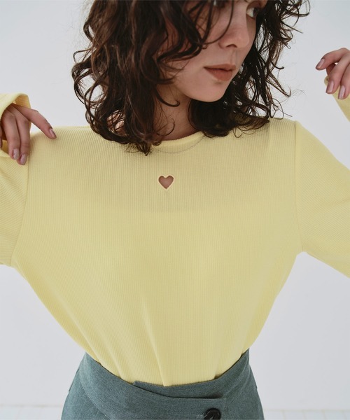 titivate(ティティベイト)の「ハートカット刺繍前後2wayカットソー(Tシャツ/カットソー・レディース・アイボリー/ホワイト系その他/ダークネイビー/チャコール/イエロー/ブラック・S/M/L)」の6枚目の写真