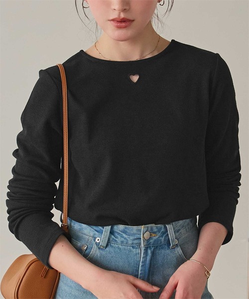 titivate(ティティベイト)の「ハートカット刺繍前後2wayカットソー(Tシャツ/カットソー・レディース・アイボリー/ホワイト系その他/ダークネイビー/チャコール/イエロー/ブラック・S/M/L)」の3枚目の写真