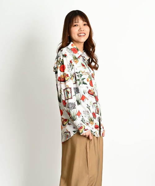 MARAI(マーライ)の「レギュラーカラー 派手柄長袖シャツ(シャツ/ブラウス・レディース・ホワイト/ブラック/ブルー/イエロー・FREE)」の6枚目の写真