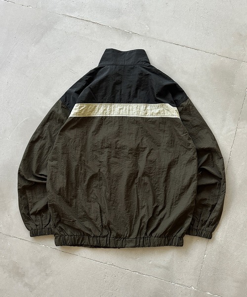 MUHET(ミュエータ)の「配色ナイロンブルゾン(ナイロンジャケット・レディース・ネイビー/カーキ・MEDIUM/X-LARGE)」の4枚目の写真