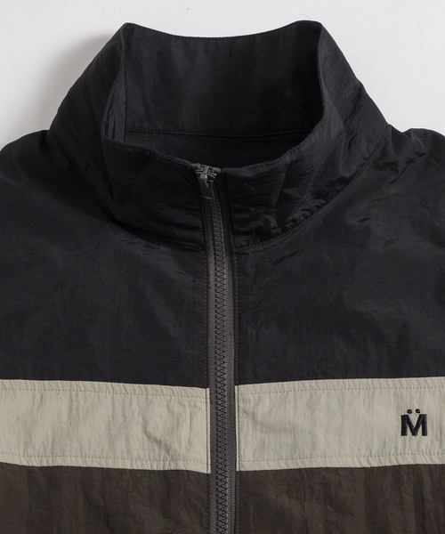 MUHET(ミュエータ)の「配色ナイロンブルゾン(ナイロンジャケット・レディース・ネイビー/カーキ・MEDIUM/X-LARGE)」の5枚目の写真