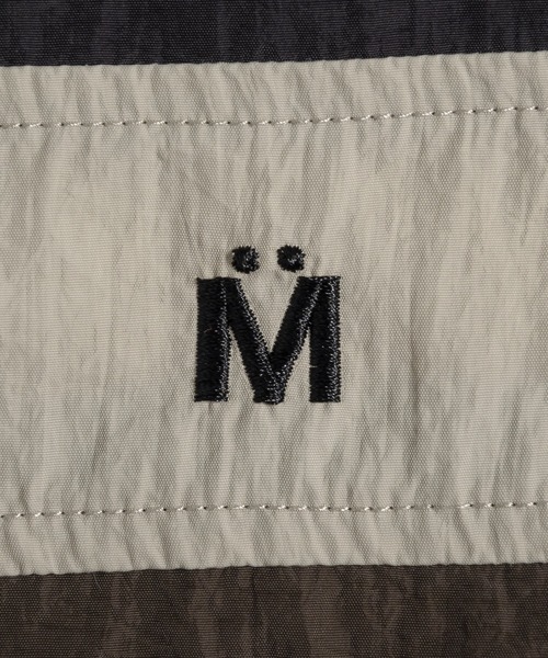 MUHET(ミュエータ)の「配色ナイロンブルゾン(ナイロンジャケット・レディース・ネイビー/カーキ・MEDIUM/X-LARGE)」の6枚目の写真