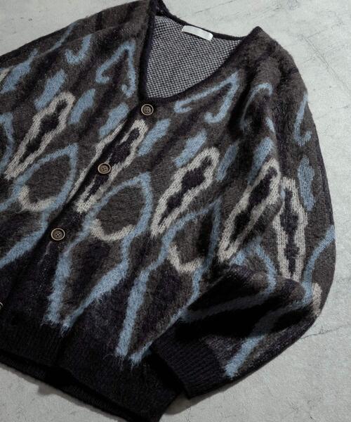 SENSE OF PLACE by URBAN RESEARCH(センスオブプレイスバイアーバンリサーチ)の「『ユニセックス』モヘアライクVネックカーディガン(カーディガン/ボレロ・メンズ・ブラウン/バーガンディー/ブルー・LARGE/MEDIUM)」の2枚目の写真