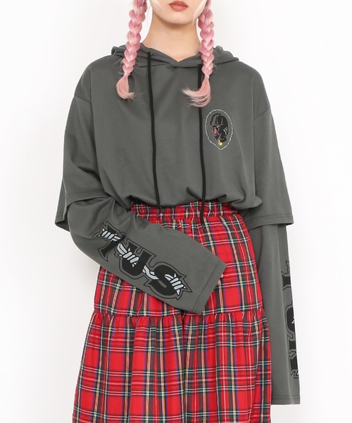 PUNYUS(プニュズ)の「ブラックパンサーレイヤードロンT(Tシャツ/カットソー・レディース・スミクロ/レッド・3/4)」の3枚目の写真