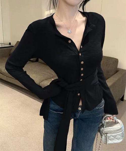 AsheKsha(アシクシャ)の「ベルト付き ボタントップス(Tシャツ/カットソー・レディース・ブラック/グレー・F)」の2枚目の写真