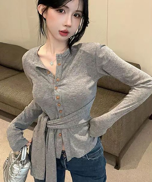 AsheKsha(アシクシャ)の「ベルト付き ボタントップス(Tシャツ/カットソー・レディース・ブラック/グレー・F)」の3枚目の写真