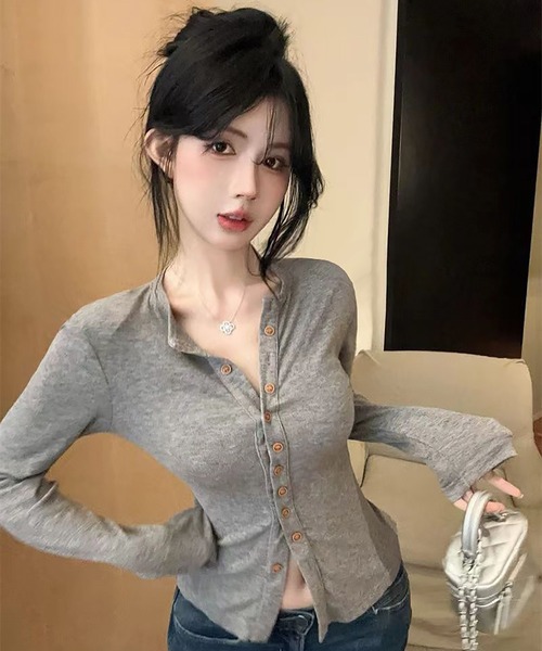 AsheKsha(アシクシャ)の「ベルト付き ボタントップス(Tシャツ/カットソー・レディース・ブラック/グレー・F)」の5枚目の写真