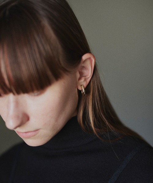 LIAN（リアン）の「ニュアンスメタルフープピアス（ピアス（両耳用）・レディース・ゴールド/シルバー・FREE）」の2枚目の写真