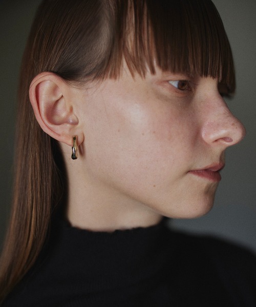 LIAN（リアン）の「ニュアンスメタルフープピアス（ピアス（両耳用）・レディース・ゴールド/シルバー・FREE）」の3枚目の写真