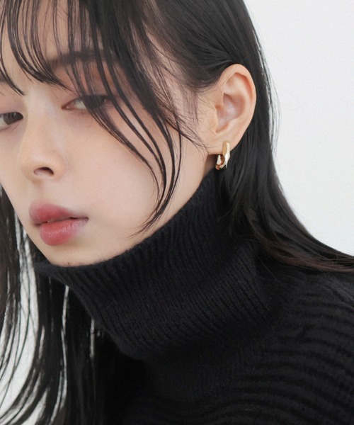 LIAN（リアン）の「ニュアンスメタルフープピアス（ピアス（両耳用）・レディース・ゴールド/シルバー・FREE）」の5枚目の写真